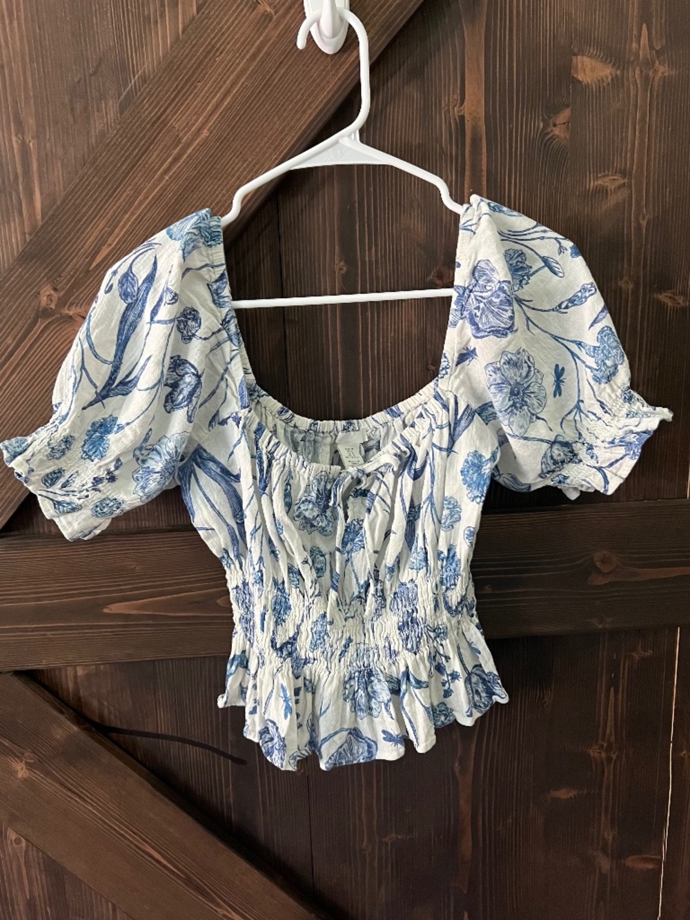 H&M Blue & White Floral Smocked Peplum Top – Size M